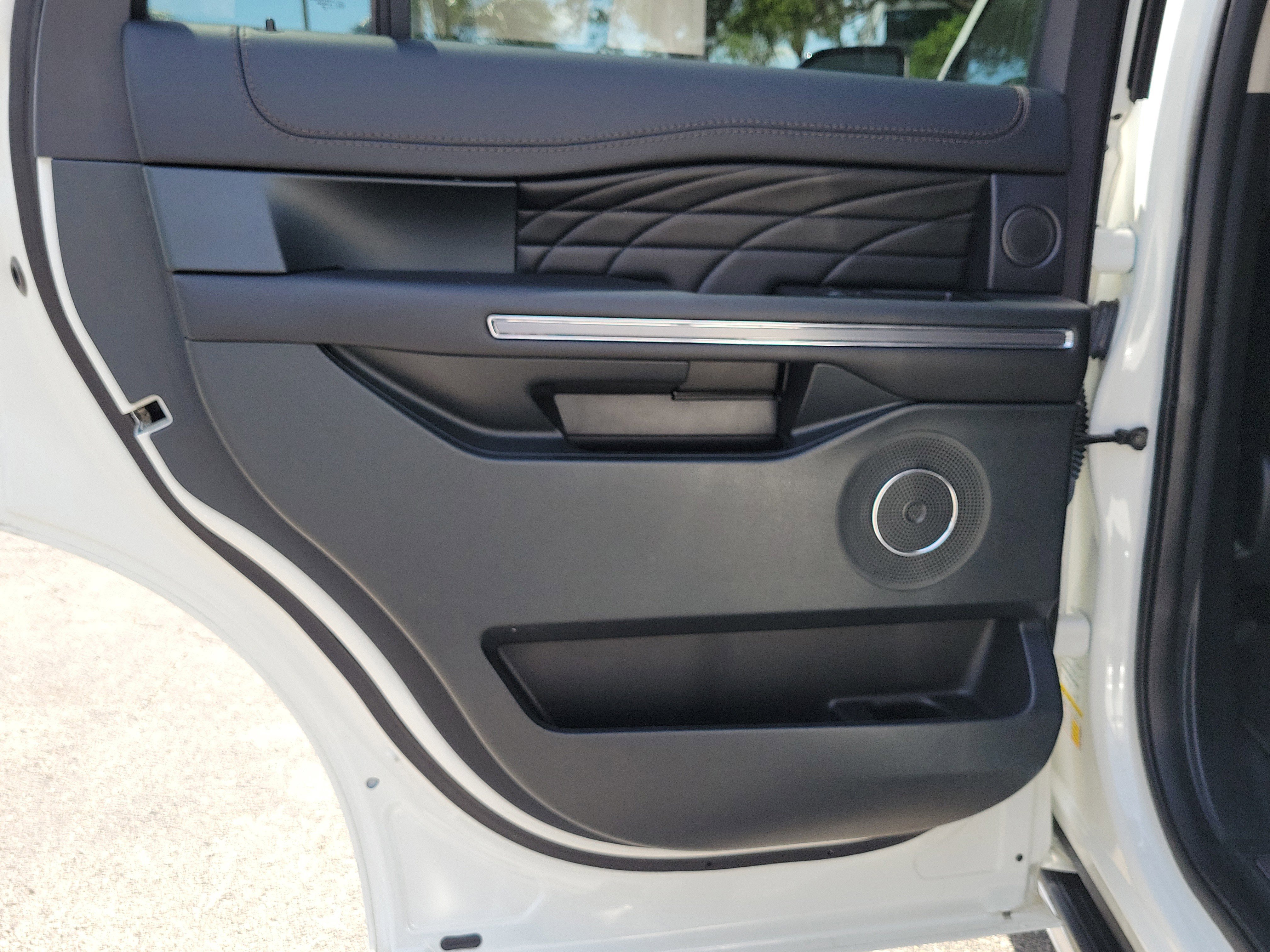 Used 2020 Ford Expedition Platinum image 12