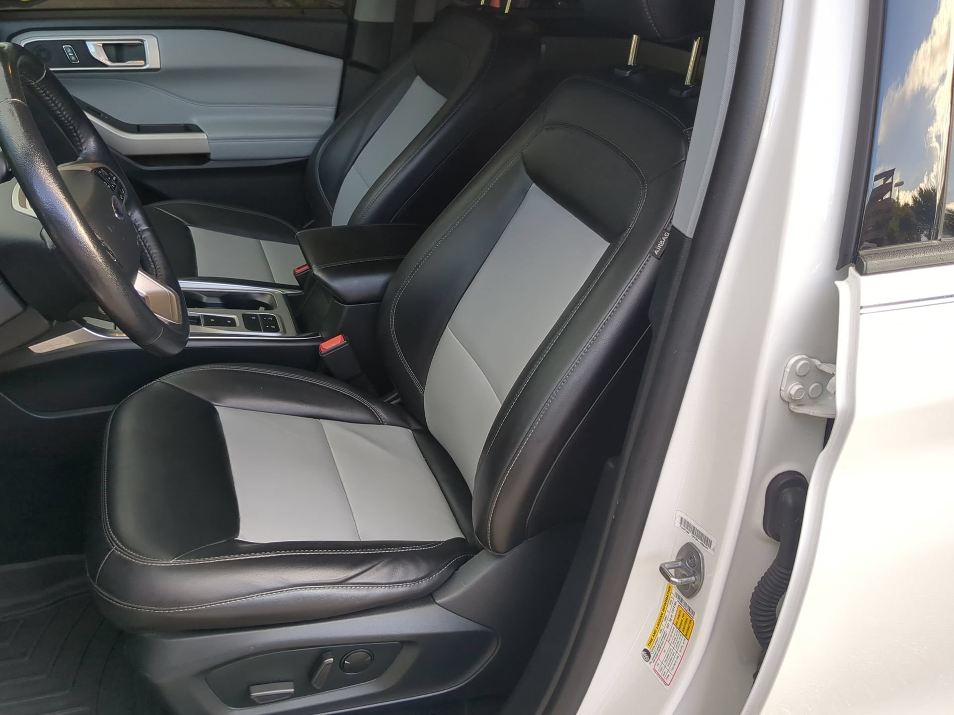 Certified 2022 Ford Explorer XLT w/ Equipment Group 202A RWD image 58
