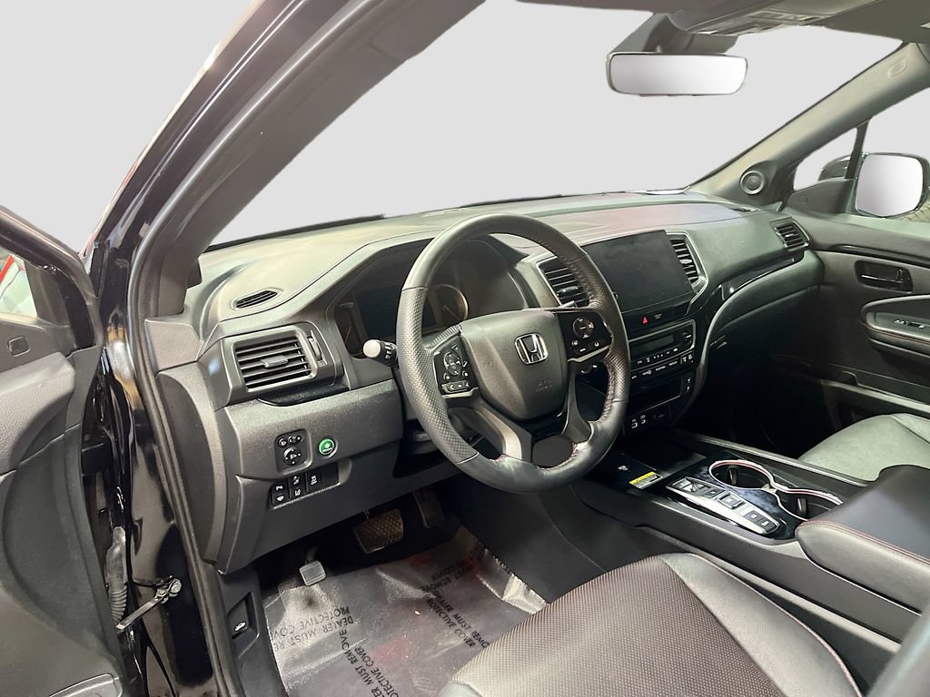 Used 2025 Honda Passport Black Edition image 9
