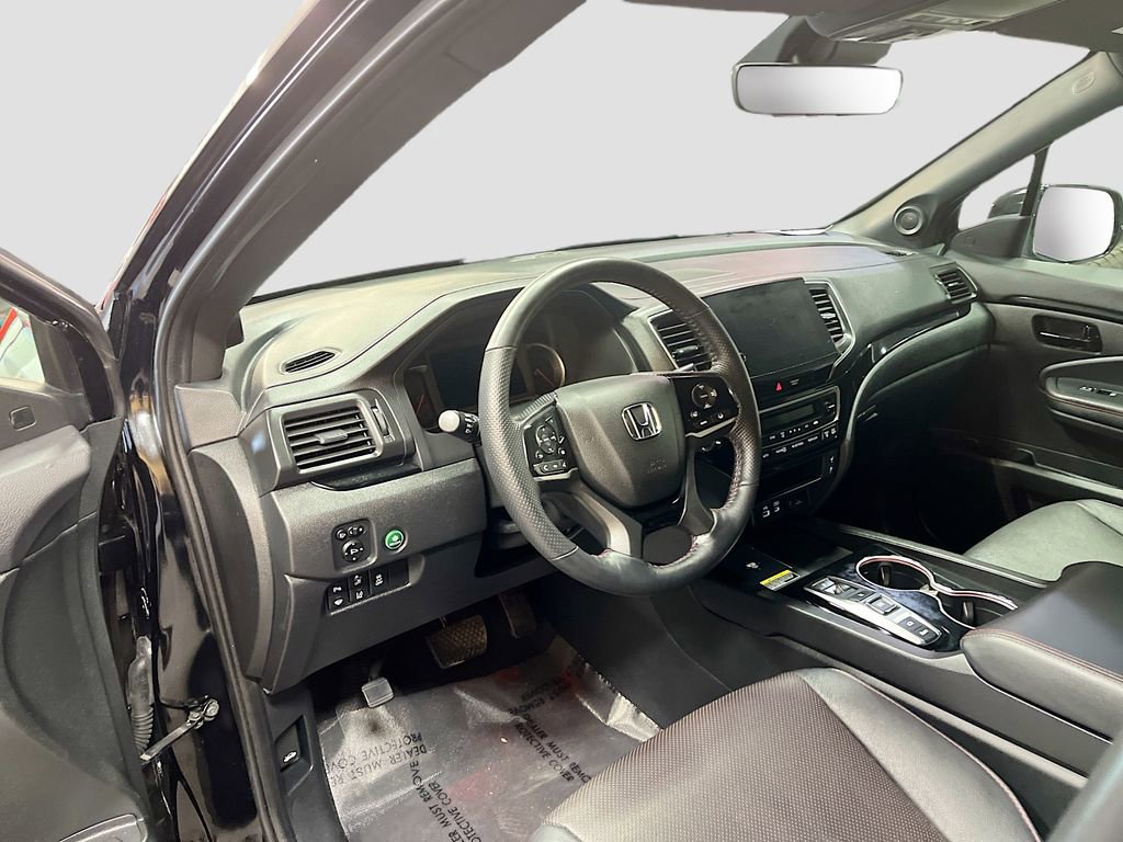 Used 2025 Honda Passport Black Edition image 9