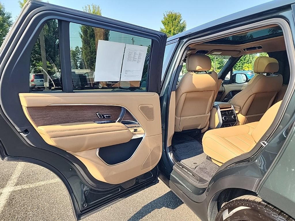 Certified 2025 Land Rover Range Rover Long Wheelbase SE AWD/4WD image 13