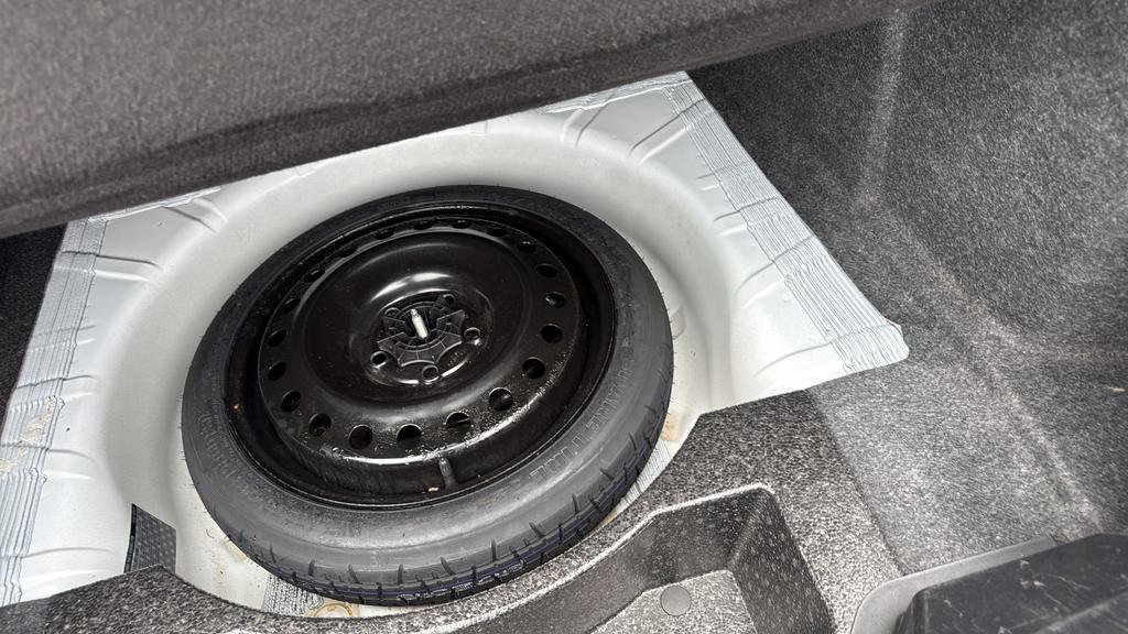 Used 2016 Chevrolet Impala LT w/ Convenience Package image 11