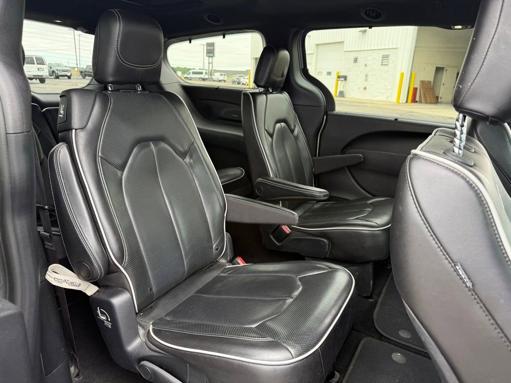 Used 2019 Chrysler Pacifica Limited w/ S Appearance Package FWD image 26