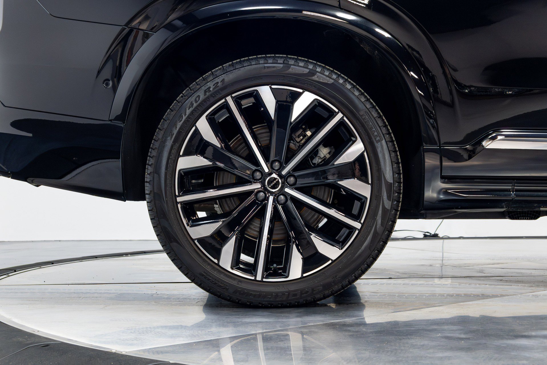 Used 2025 Volvo XC90 B6 Plus image 18