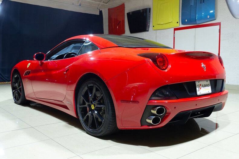 Used 2010 Ferrari California RWD image 17