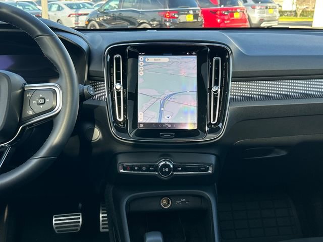 Used 2022 Volvo XC40 P8 Recharge Plus image 25