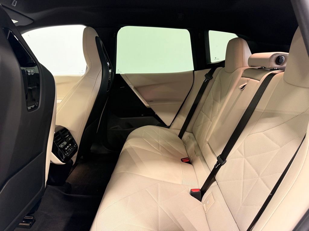 Used 2023 BMW iX xDrive50 w/ Premium Package image 21