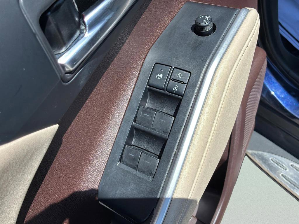 Used 2021 Toyota Highlander XLE FWD image 31