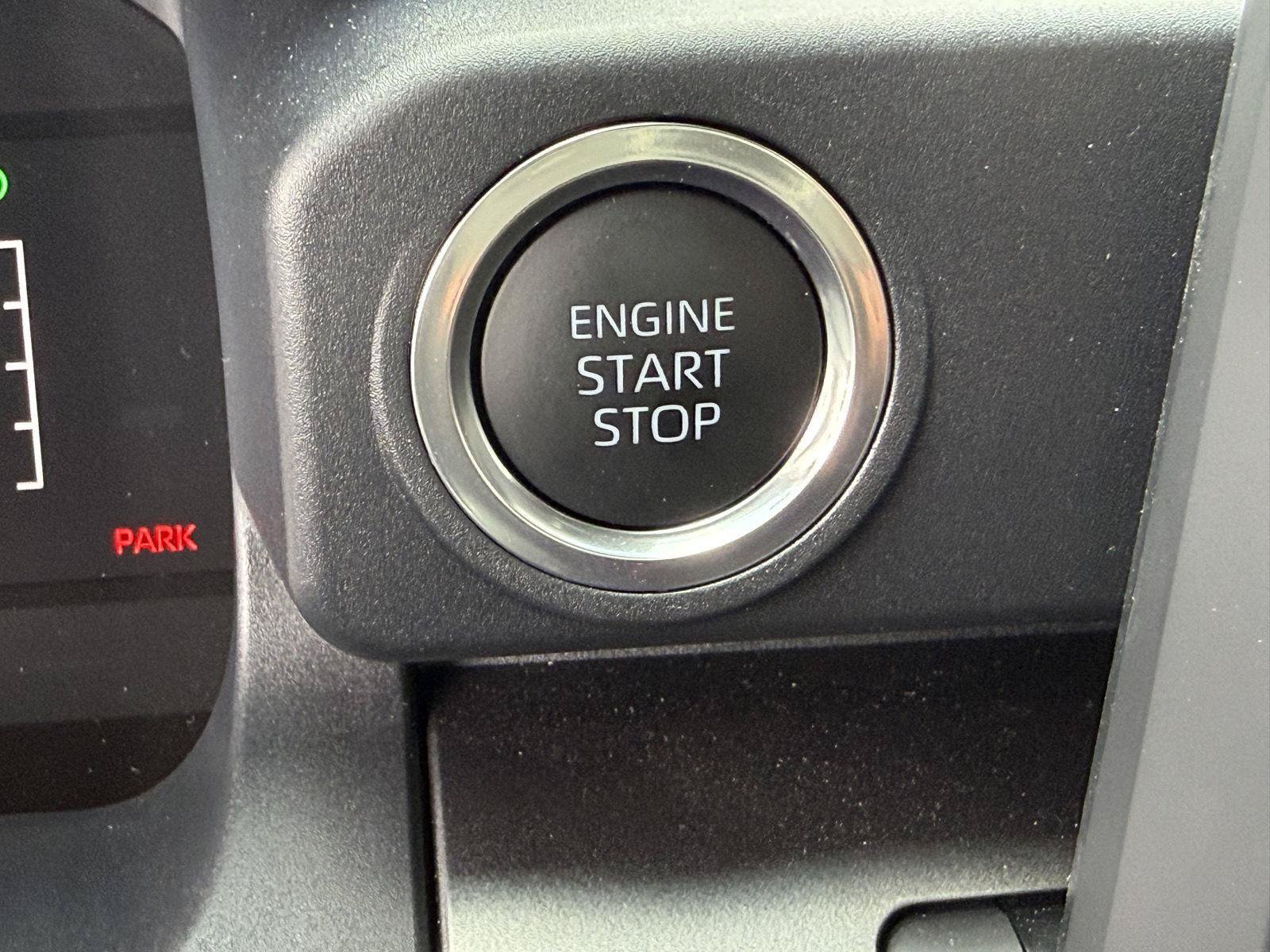 Used 2025 Toyota 4Runner SR5 AWD/4WD image 27
