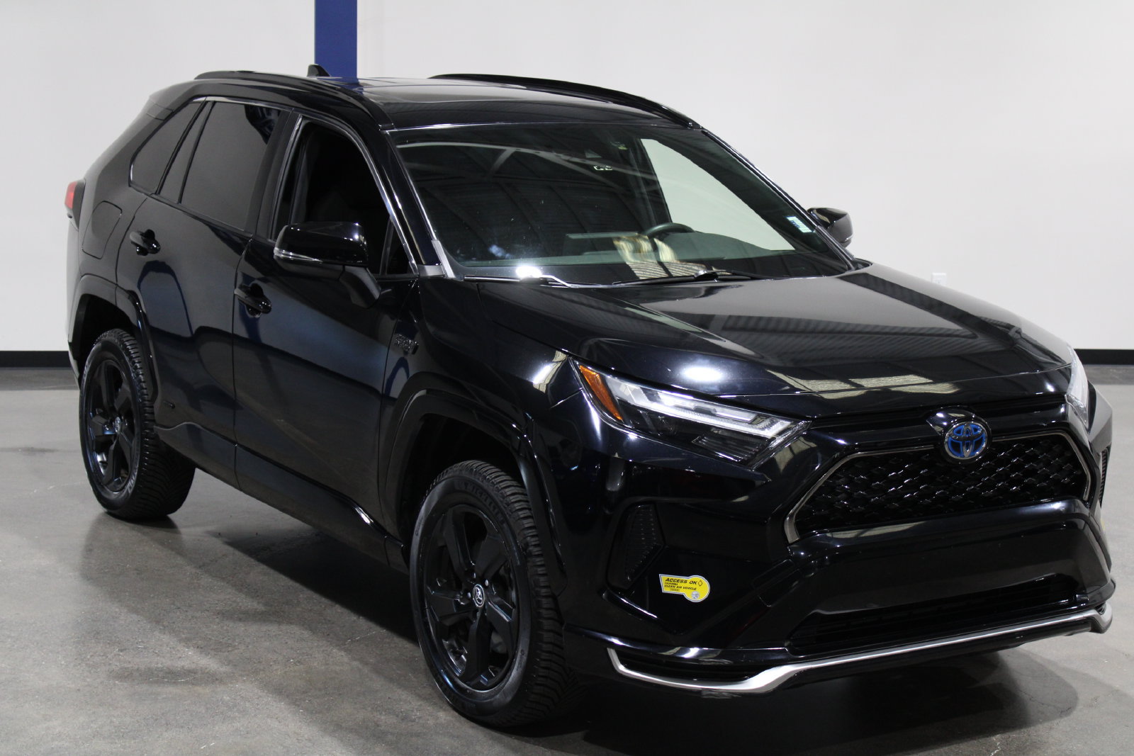 Used 2022 Toyota RAV4 SE w/ Weather & Moonroof Package AWD/4WD image 5