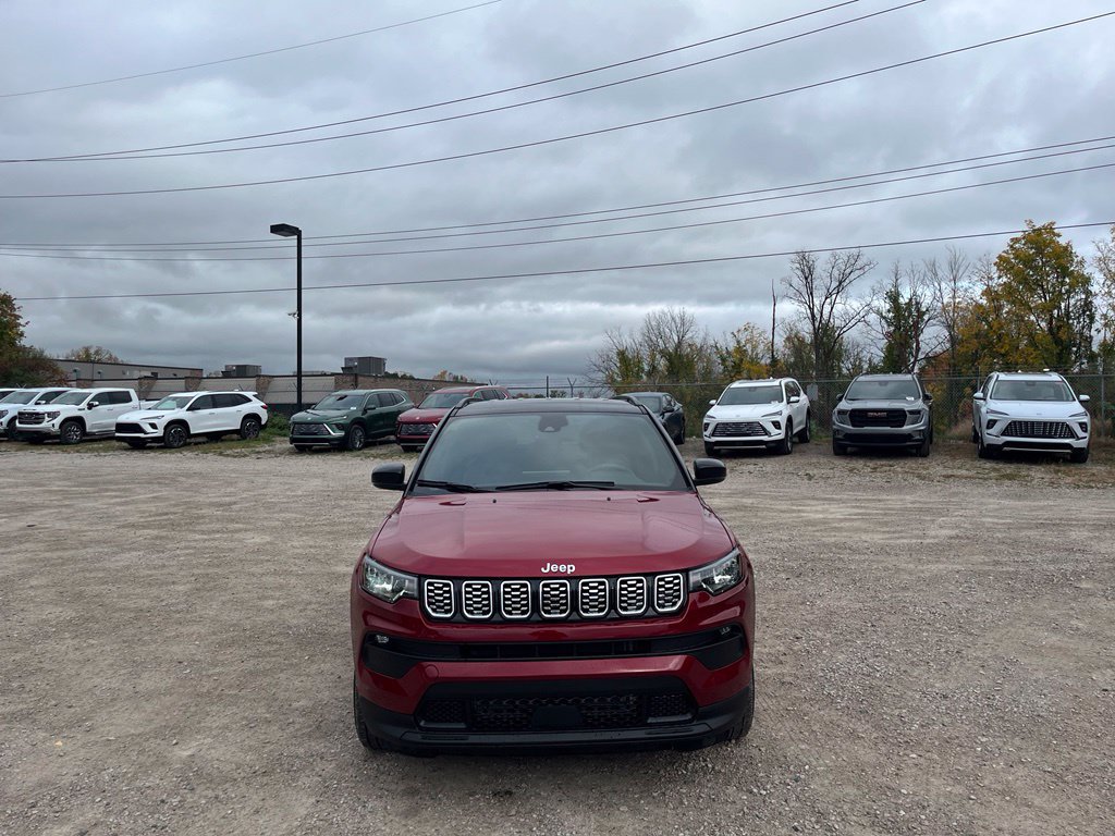 Used 2025 Jeep Compass Limited AWD/4WD image 3