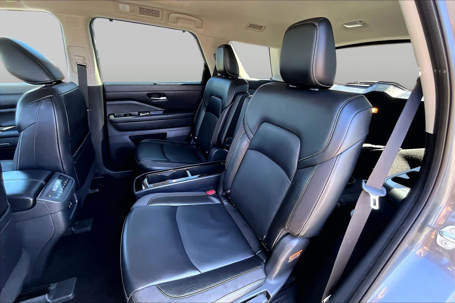 Used 2022 Nissan Pathfinder SL w/ SL Premium Package FWD image 18