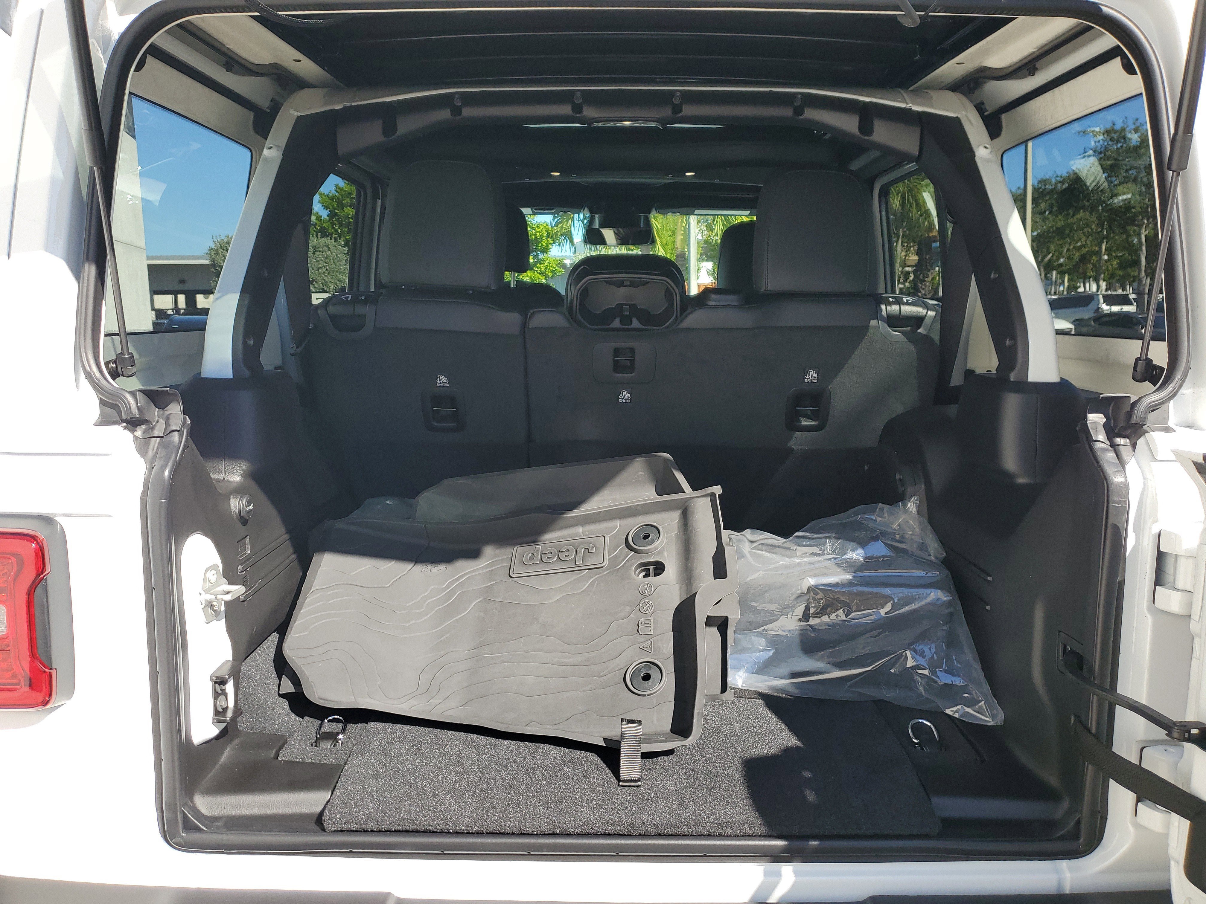 Used 2025 Jeep Wrangler Unlimited Rubicon w/ Safety Group image 10