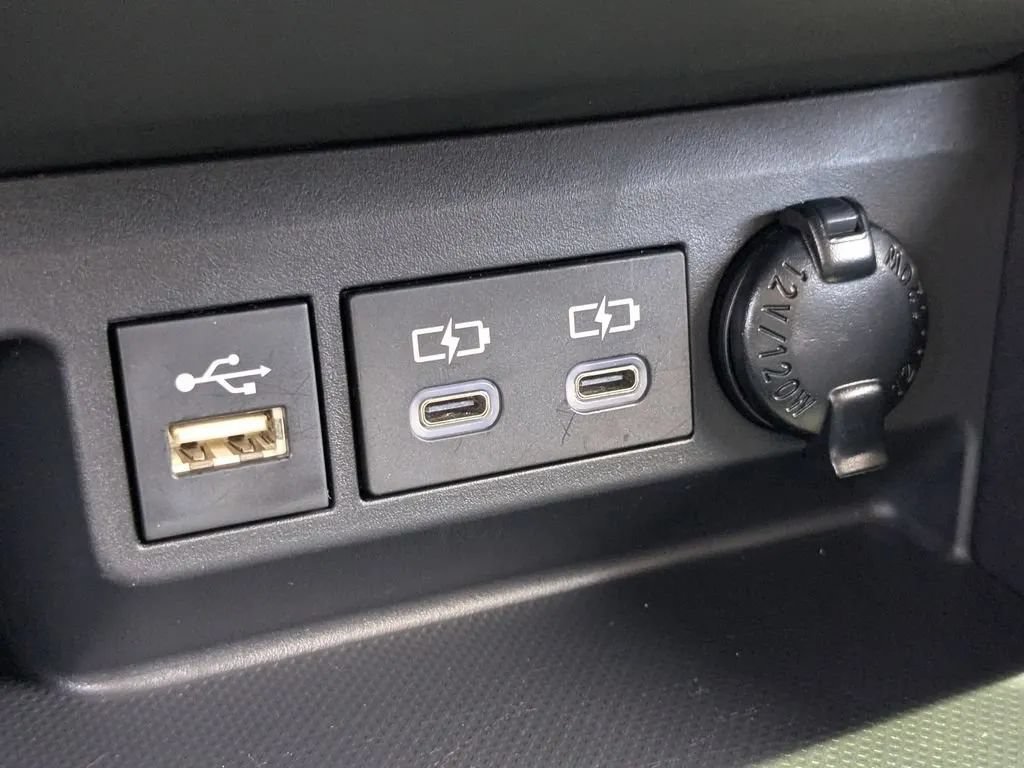 Used 2023 Toyota Highlander XLE FWD image 22