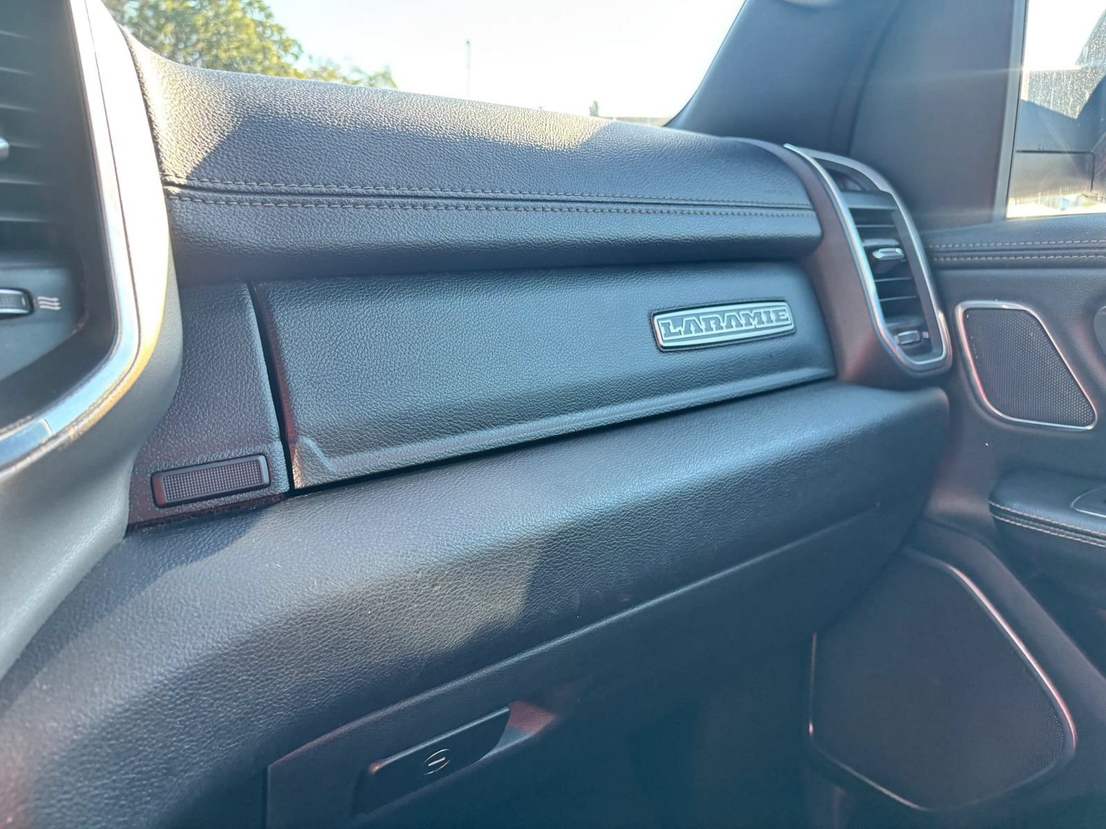 Used 2019 RAM 1500 Laramie AWD/4WD image 32