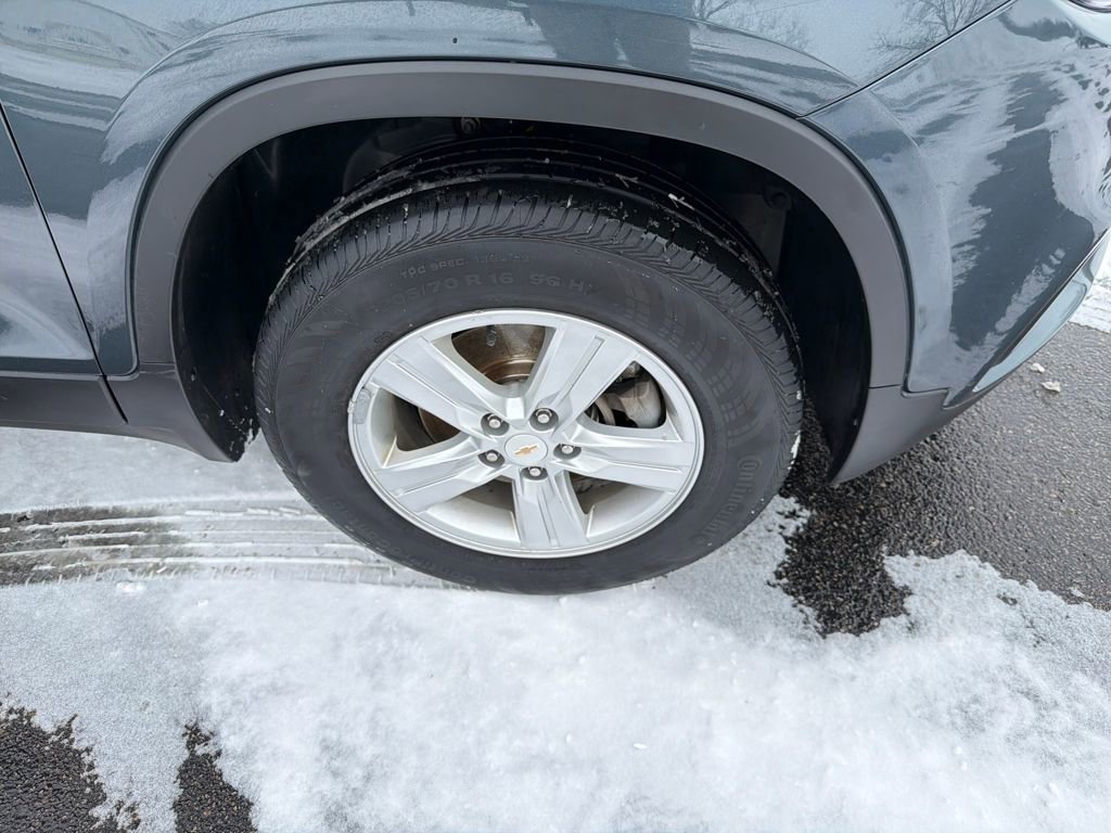 Used 2022 Chevrolet Trax LT w/ LT Convenience Package image 24