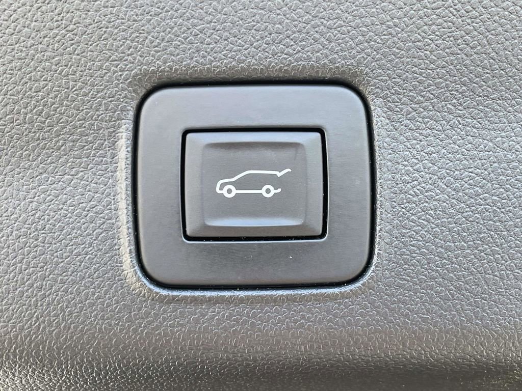 Used 2023 Chevrolet TrailBlazer RS w/ Sun and Liftgate Package FWD image 40