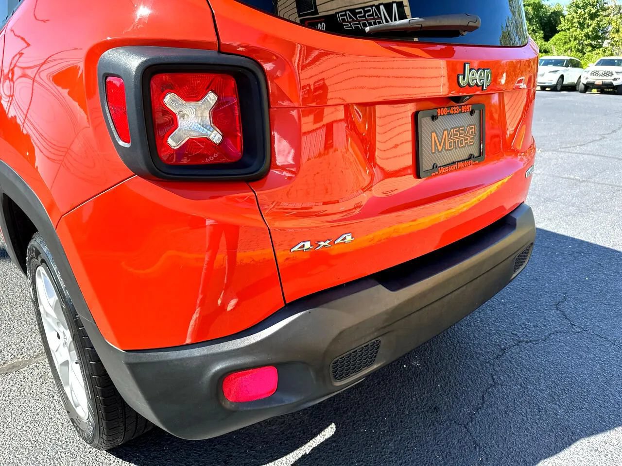 Used 2017 Jeep Renegade Latitude w/ Safety & Security Group AWD/4WD image 6