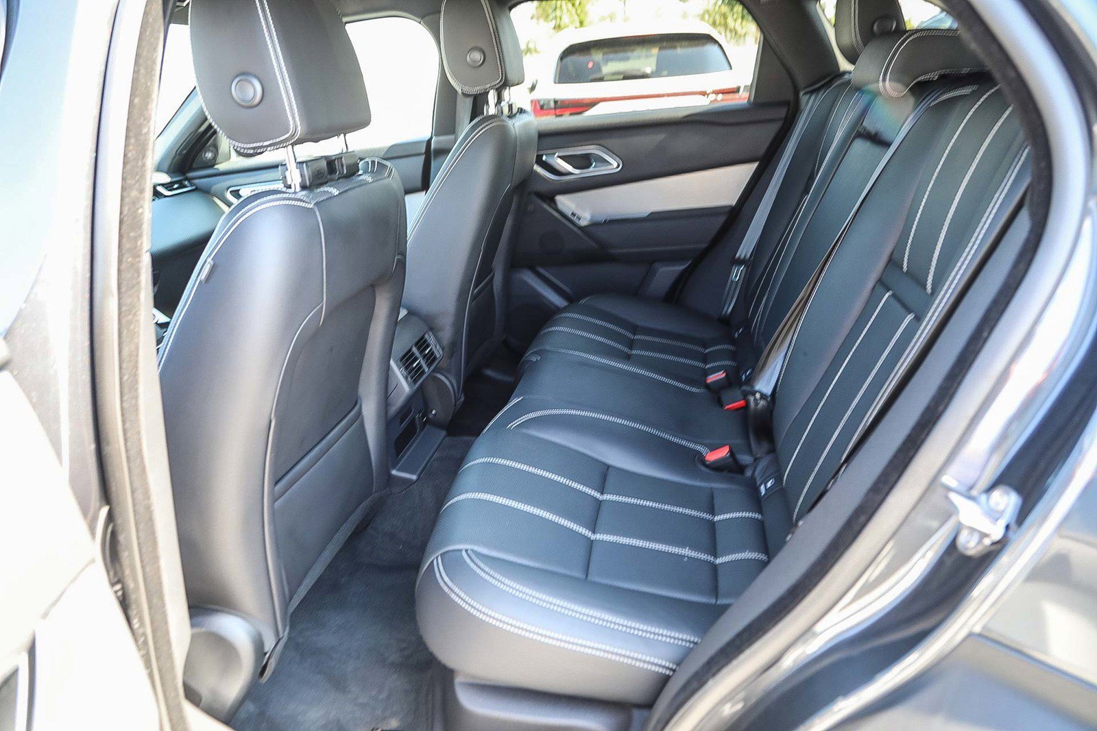 Used 2022 Land Rover Range Rover Velar R-Dynamic S image 18