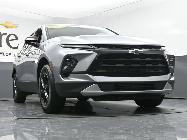Used 2024 Chevrolet Blazer LT w/ Convenience Package FWD image 3