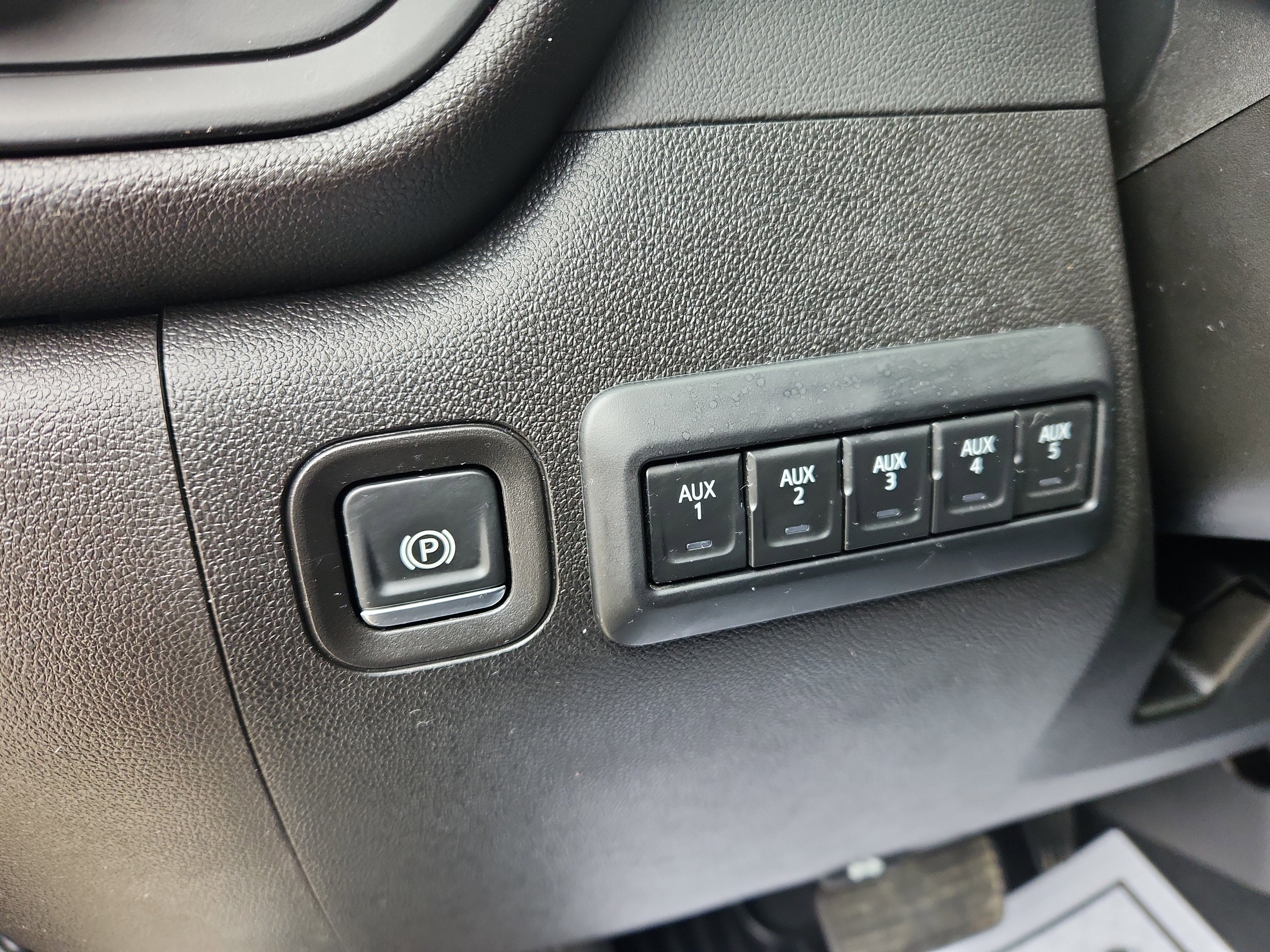 Used 2025 Chevrolet Silverado 2500 Custom w/ Custom Value Package image 19