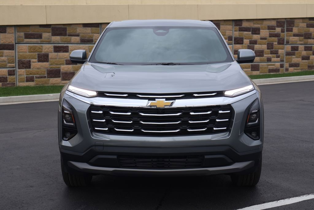 New 2026 Chevrolet Equinox LT w/ Convenience Package II FWD image 2