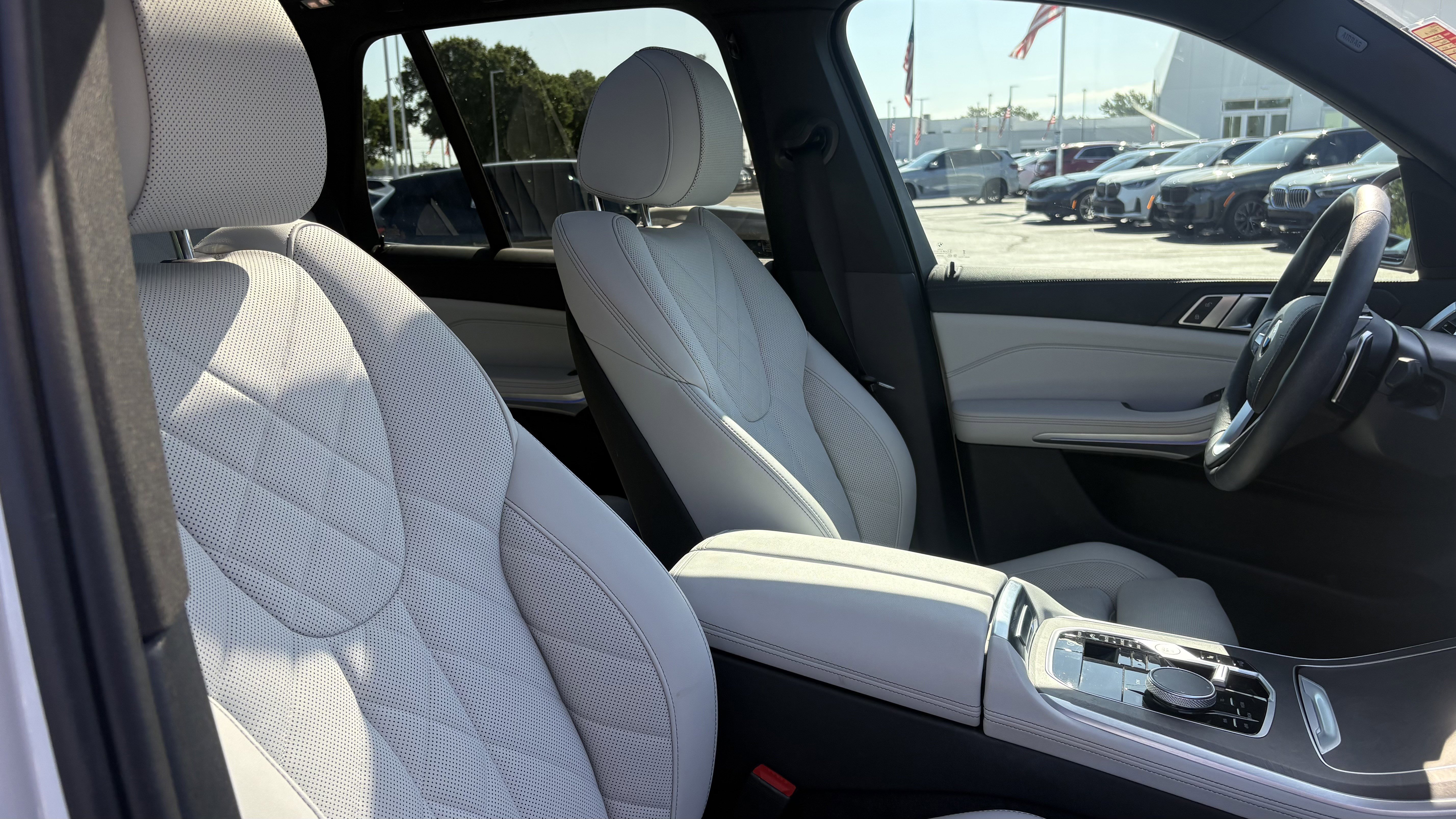 Used 2024 BMW X5 xDrive40i w/ Parking Assistance Package AWD/4WD image 33
