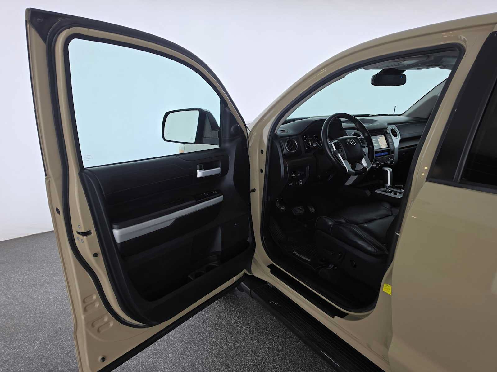 Used 2018 Toyota Tundra Limited w/ Limited Premium Package AWD/4WD image 19