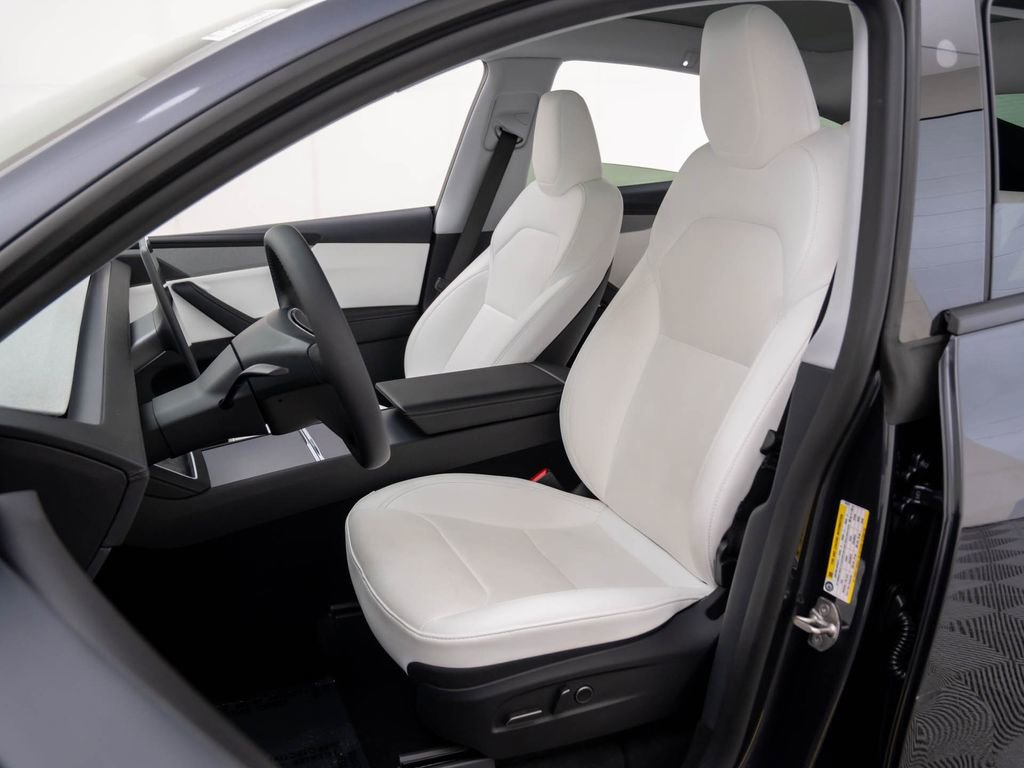 Used 2026 Tesla Model Y 2WD image 16
