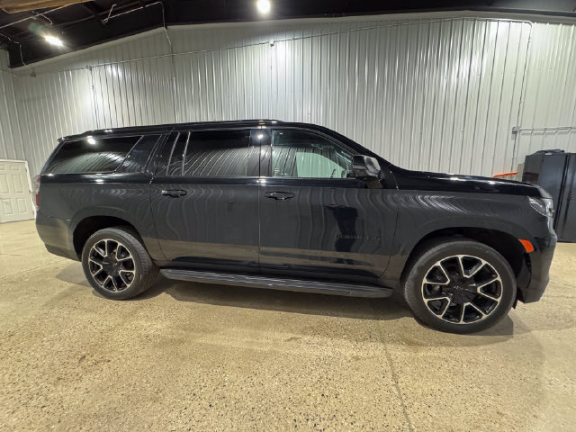 Used 2024 Chevrolet Suburban RST w/ Luxury Package AWD/4WD image 7
