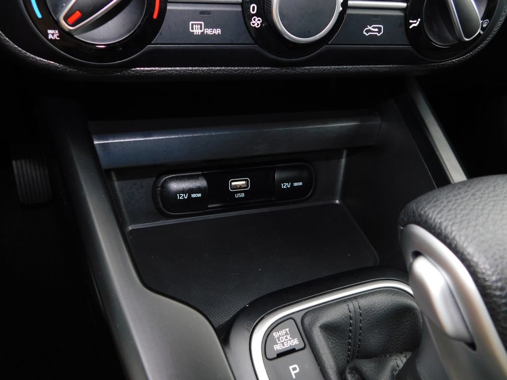 Used 2025 Kia Soul LX w/ LX Technology Package FWD image 34