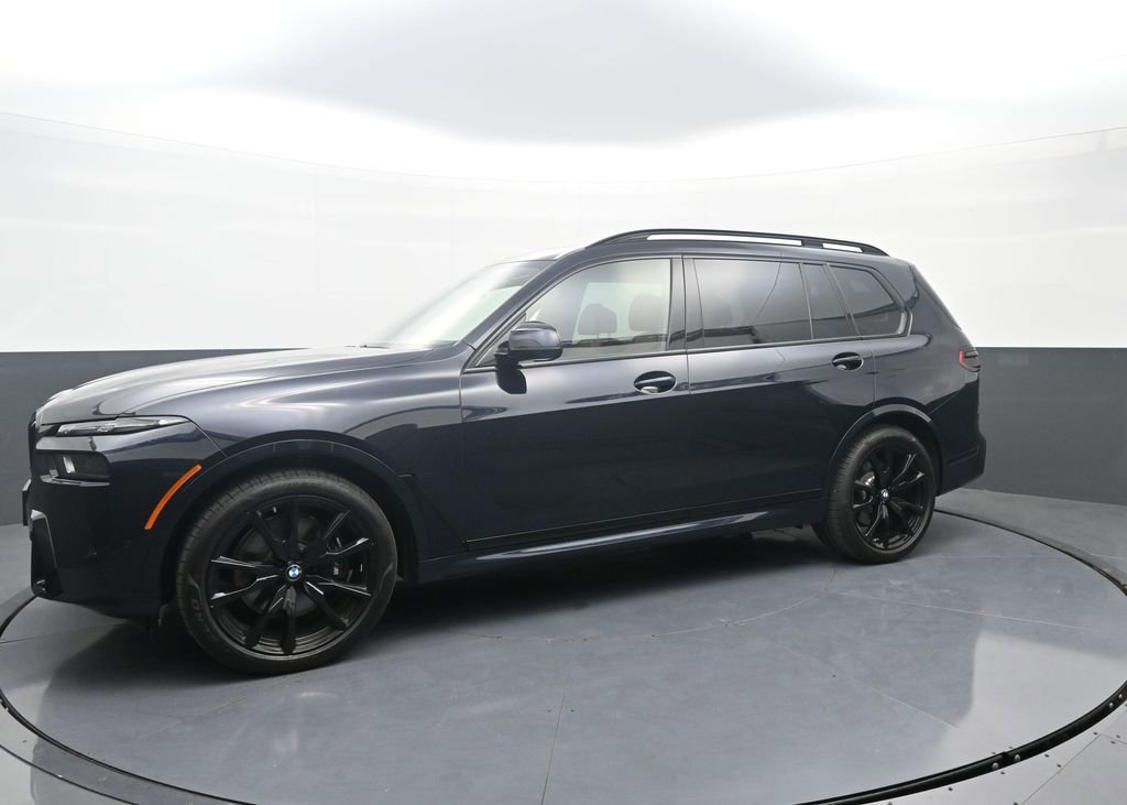 Used 2026 BMW X7 xDrive40i w/ Executive Package image 4