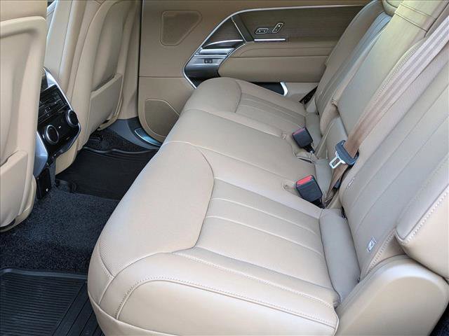New 2026 Land Rover Range Rover Long Wheelbase SE image 16