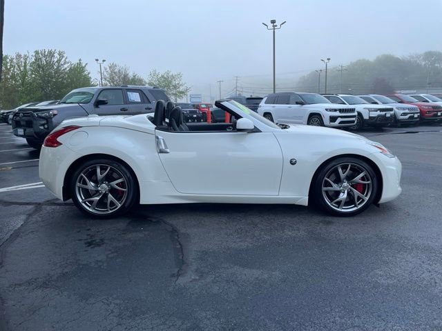 Used 2017 Nissan 370Z Touring Sport RWD image 8