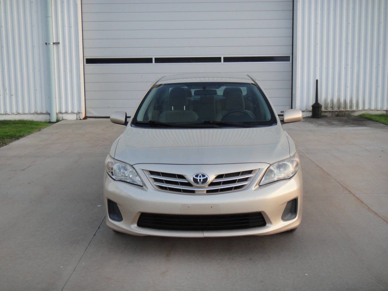 Used 2013 Toyota Corolla LE image 3