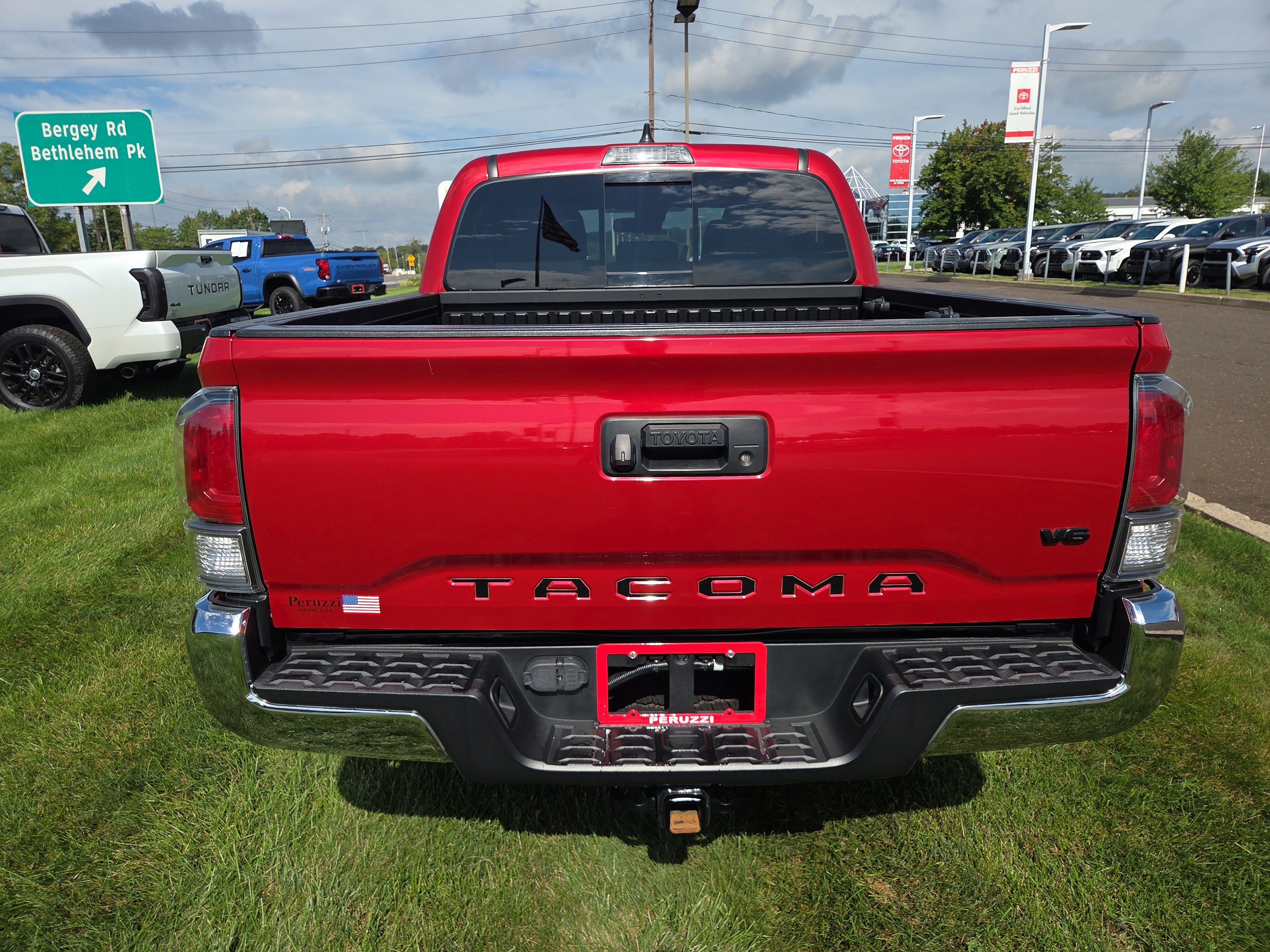 Certified 2022 Toyota Tacoma TRD Off-Road AWD/4WD image 4