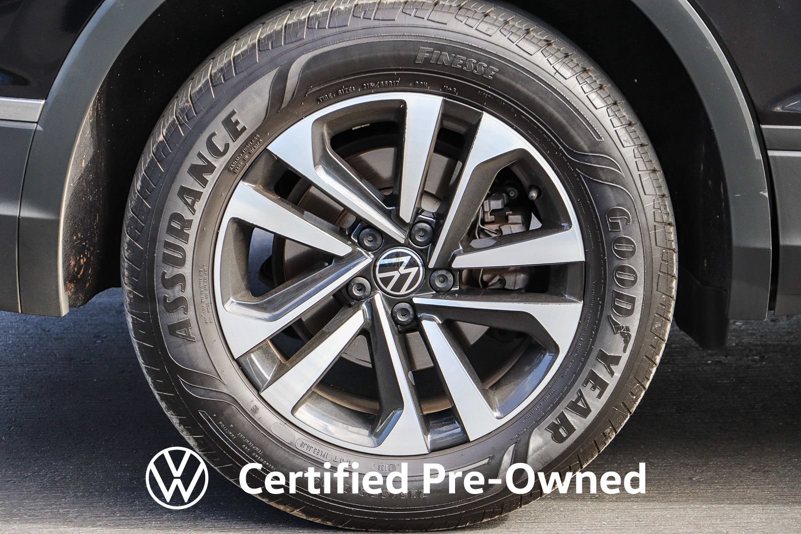 Used 2023 Volkswagen Tiguan S FWD image 13