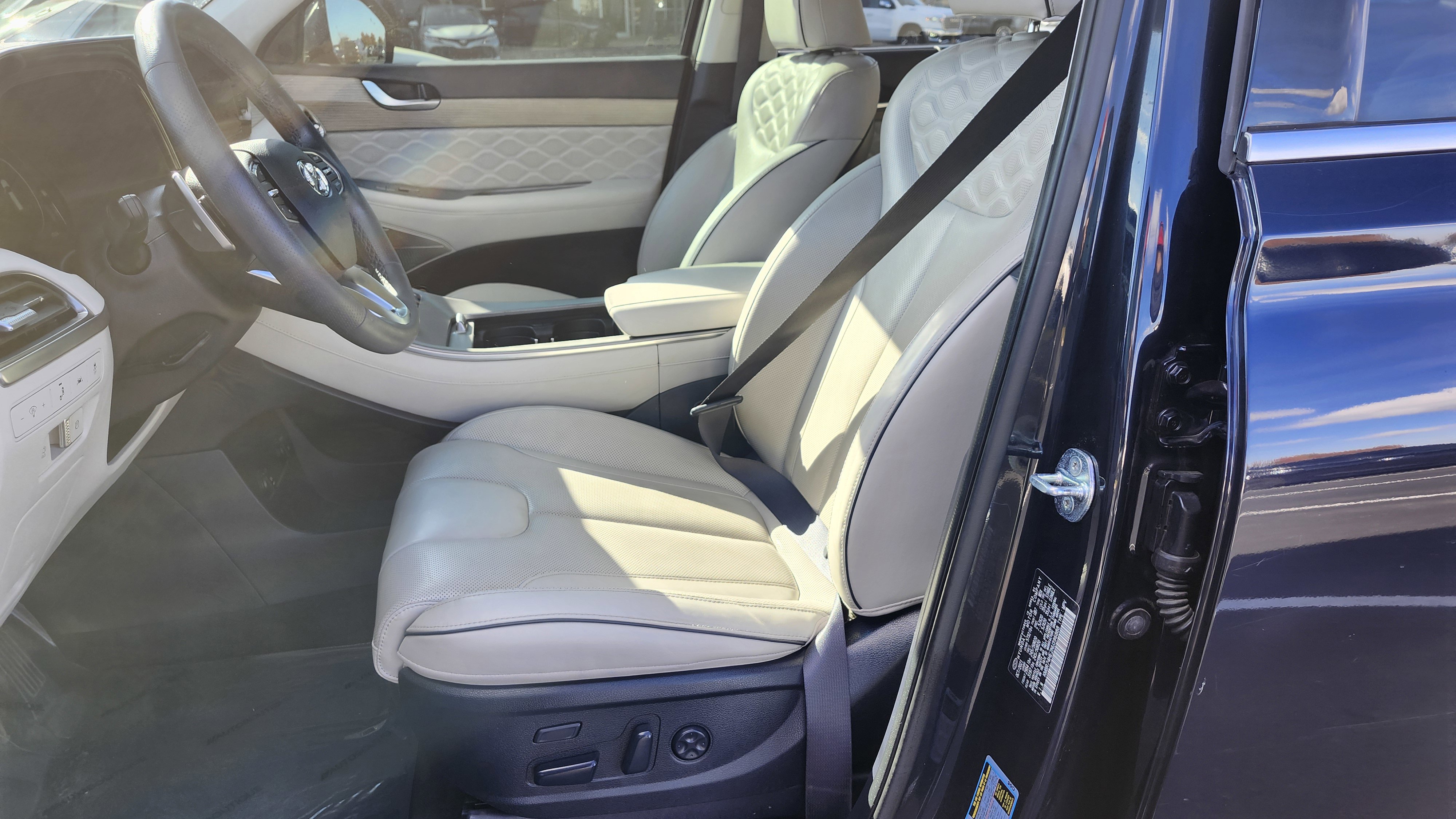 Used 2022 Hyundai Palisade Calligraphy image 24