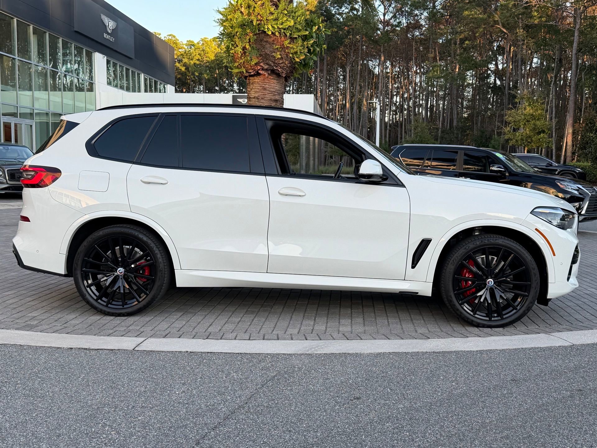 Used 2022 BMW X5 M50i w/ Premium Package image 5