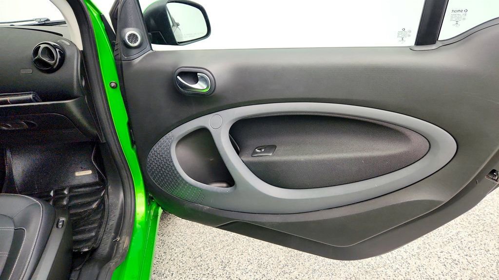Used 2017 smart fortwo electric drive RWD image 23