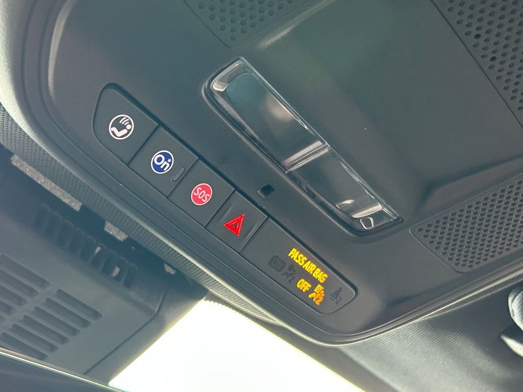 Used 2025 Chevrolet Equinox LT w/ Safety and Technology Package FWD image 19