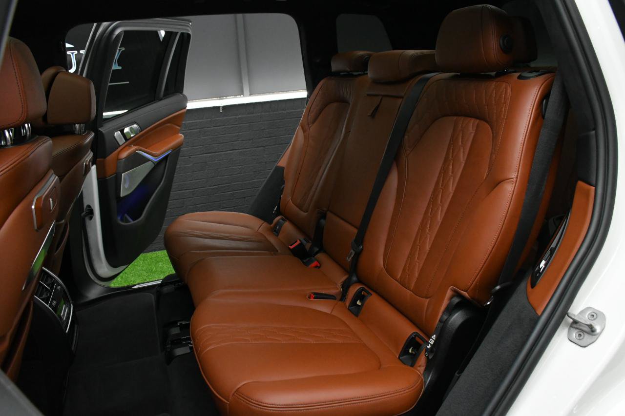 Used 2023 BMW X7 M60i AWD/4WD image 38