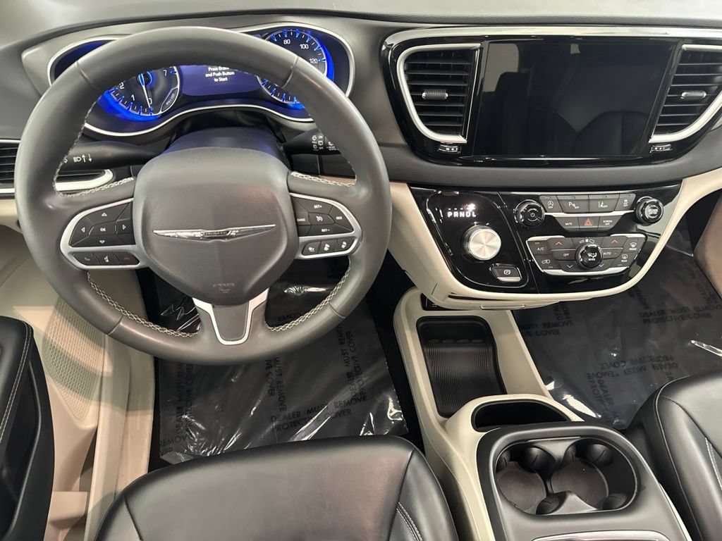 Used 2023 Chrysler Pacifica Touring-L FWD image 25