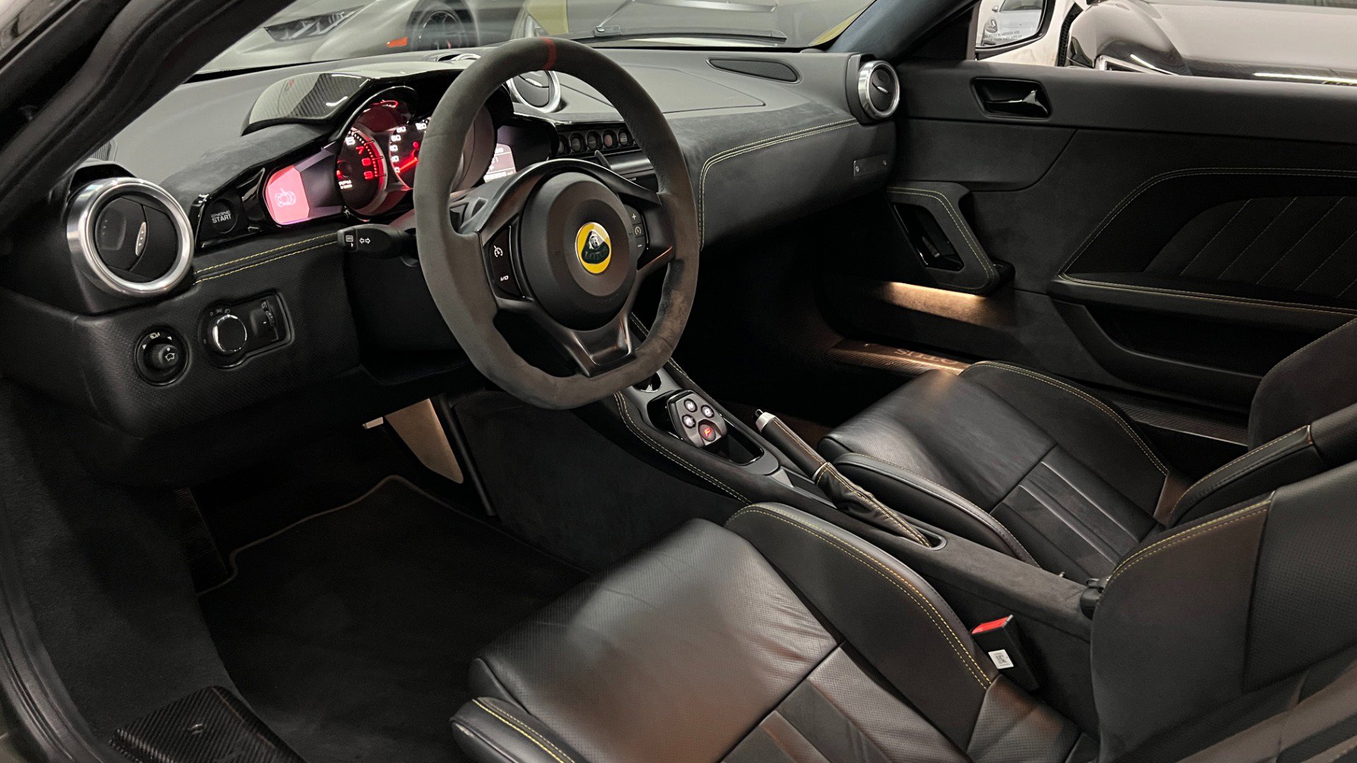 Used 2021 Lotus Evora image 34