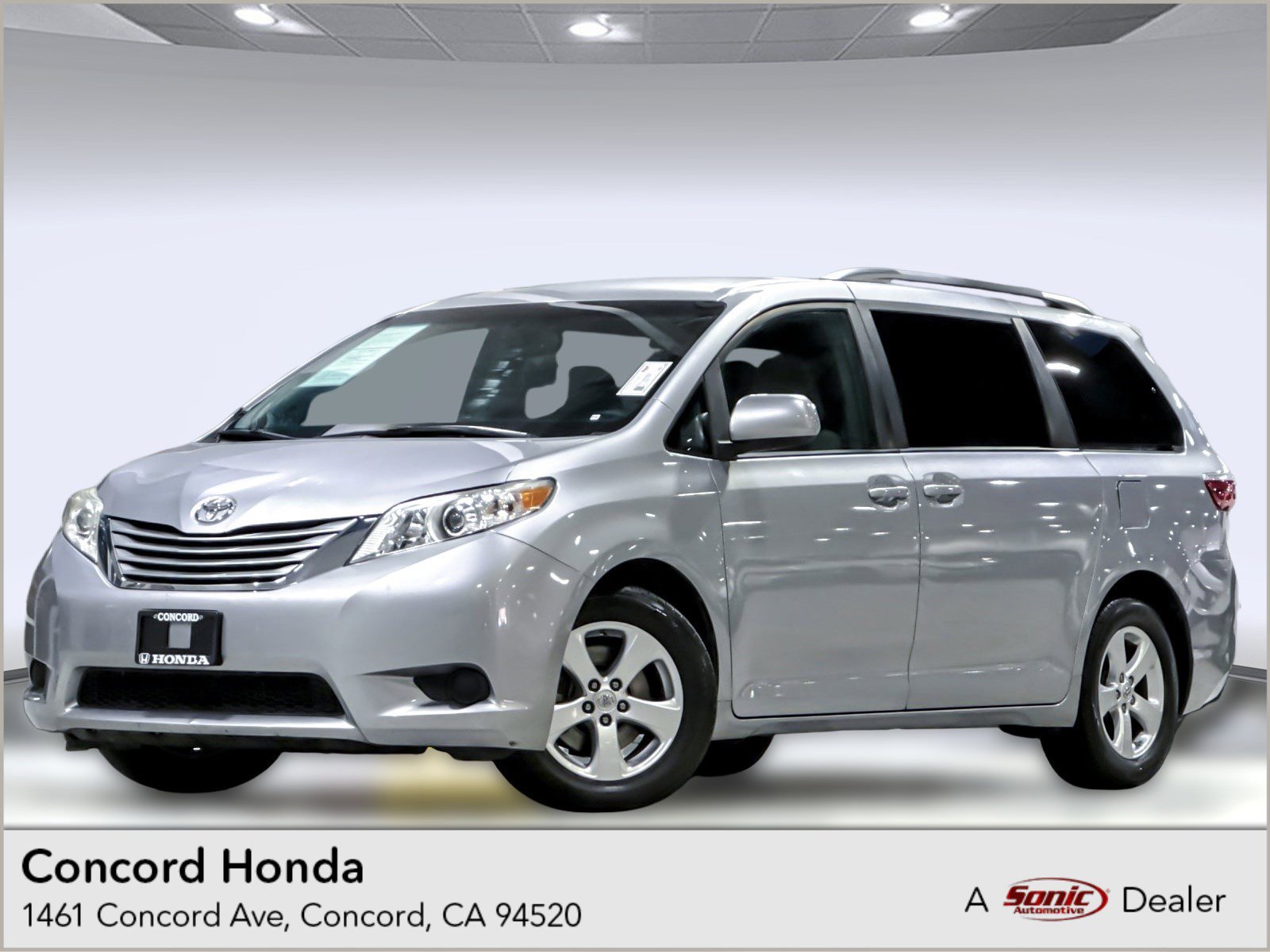 Used 2017 Toyota Sienna LE