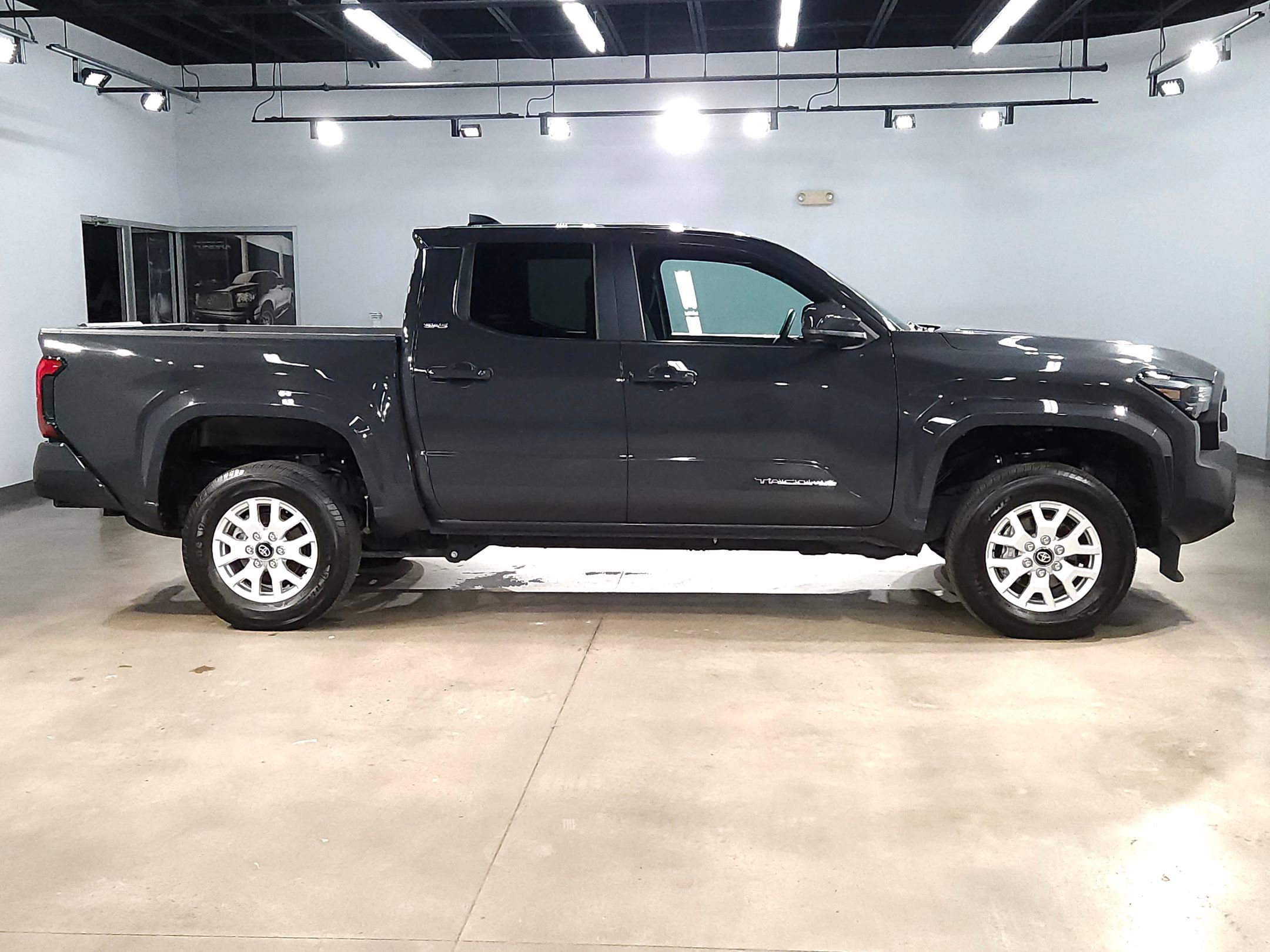 Certified 2025 Toyota Tacoma SR5 image 8