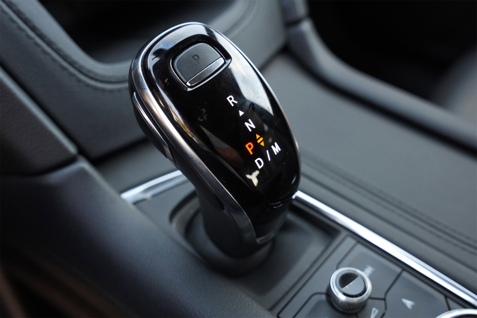 Certified 2025 Cadillac XT6 Premium Luxury image 14