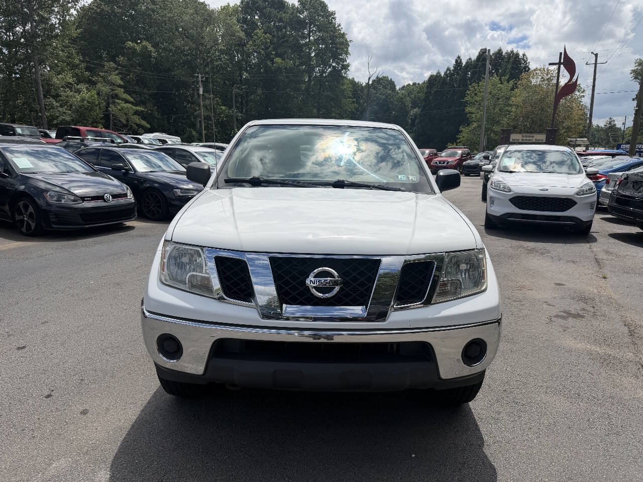 Used 2011 Nissan Frontier SV AWD/4WD image 2