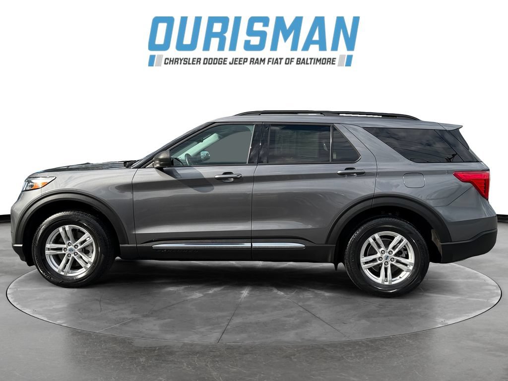 Used 2023 Ford Explorer XLT AWD/4WD image 3