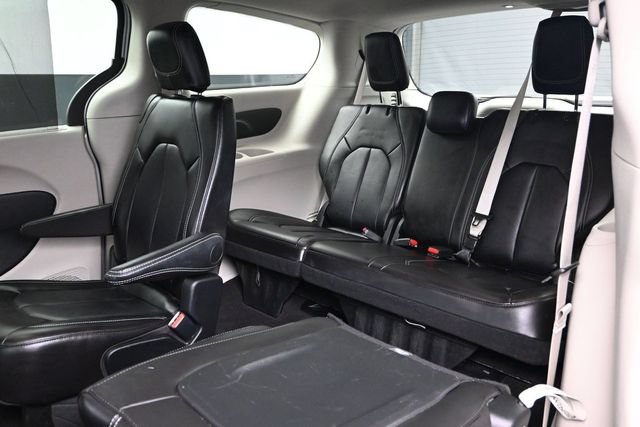 Certified 2024 Chrysler Pacifica Touring-L FWD image 21